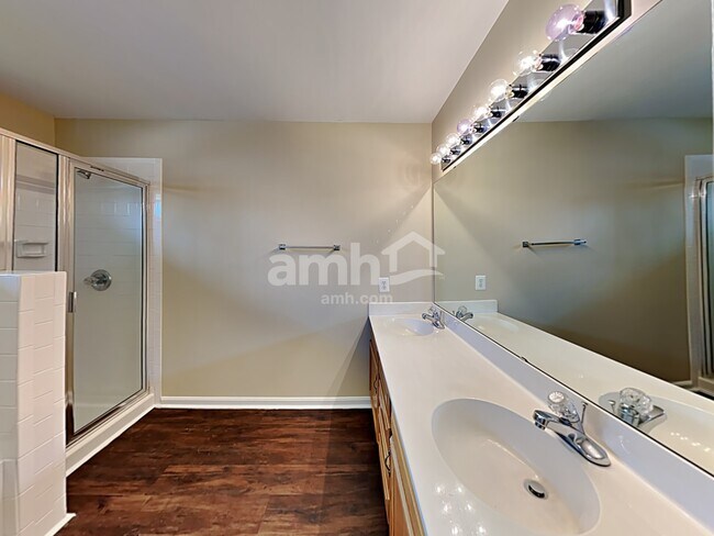 Building Photo - 601 Shiretown Ln