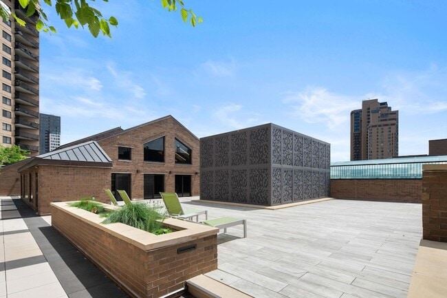 Building Photo - 20 NE 2nd St