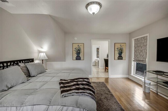 Building Photo - 6702 Elfland Dr