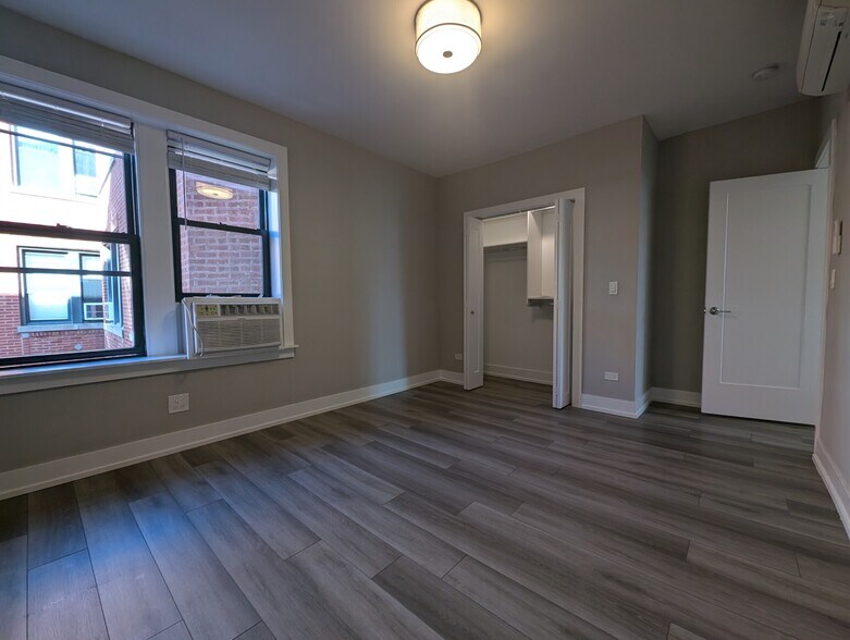 Building Photo - 3902 N Janssen Ave