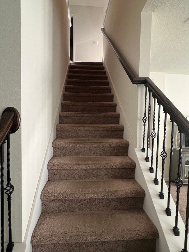 Building Photo - INCREDIBLE DEAL: 5-BR Corner Lot Home in Crown Pointe Cove – Spacious & Bright!