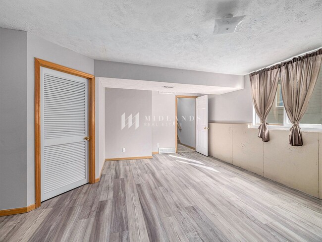 Building Photo - Beautiful Millard Townhome