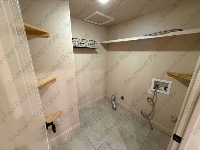 Building Photo - Modern meets classic!  3 bed 2 bath home for rent!