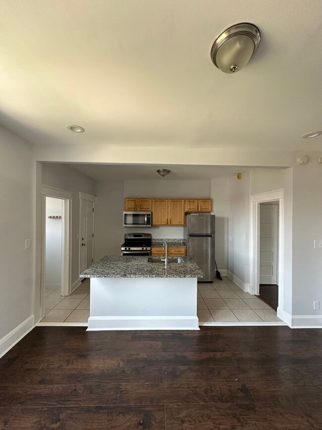 Building Photo - 3 Bedroom with Private Garage