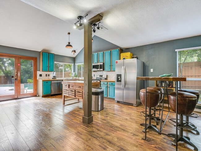 Building Photo - 14611 Gold Fish Pond Ave