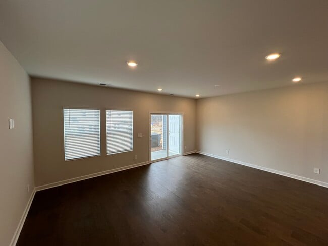 Building Photo - 1360 Fallen Acorn Ln