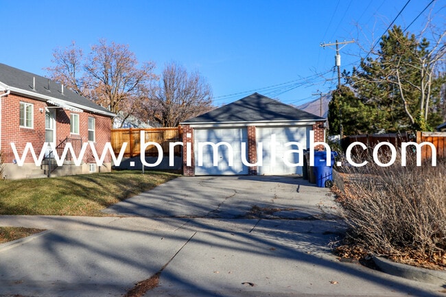 Building Photo - 2613 S Hartford St