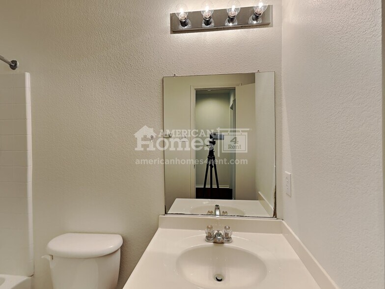 Building Photo - 1101 Eagle Claw Dr