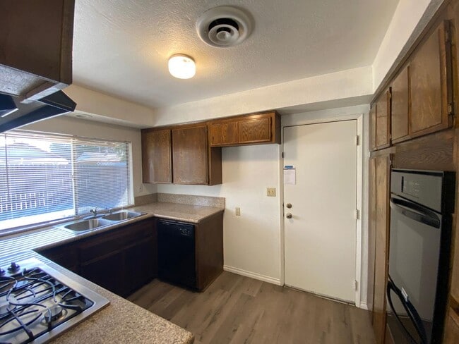Building Photo - 5348 El Molino Ave