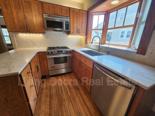 Building Photo - 2300 Sewell St