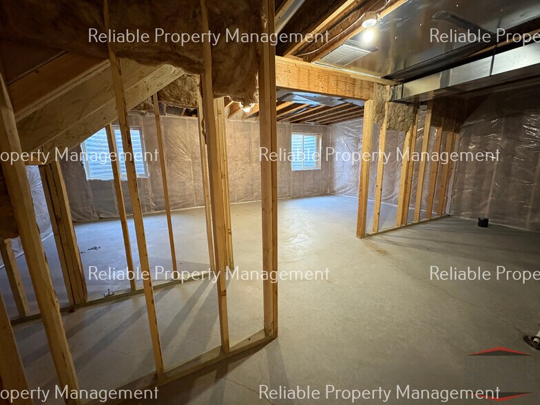 Building Photo - 1042 Villa Vista Dr