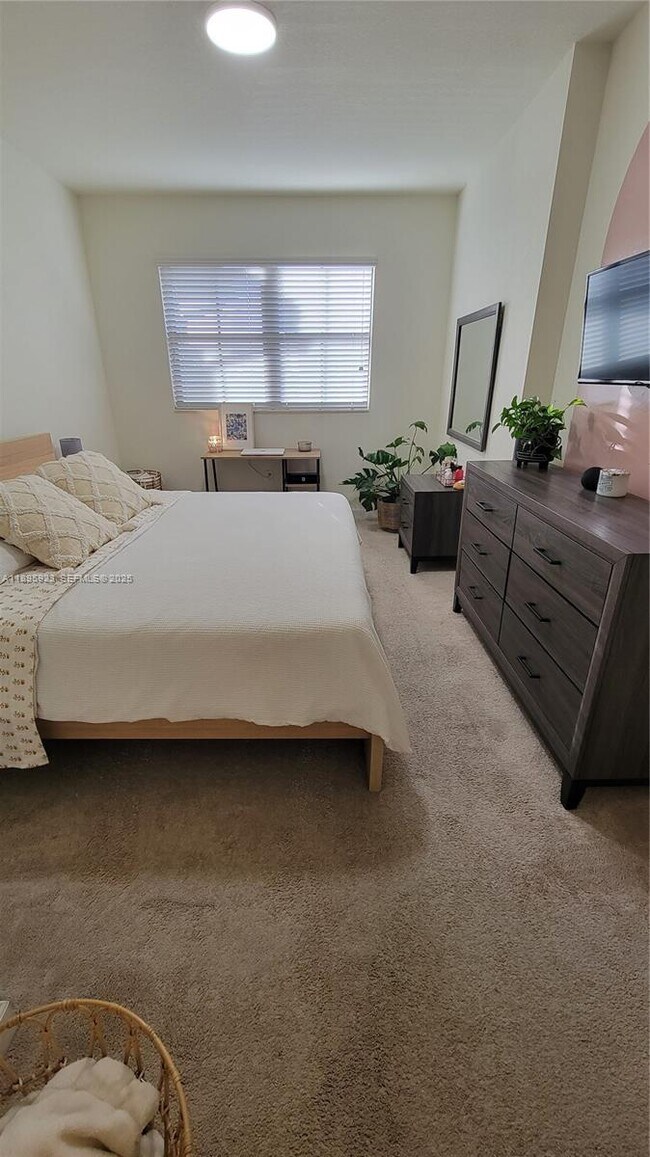 Building Photo - 10630 NW 88th St