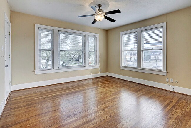 Building Photo - 1220 Waugh Dr