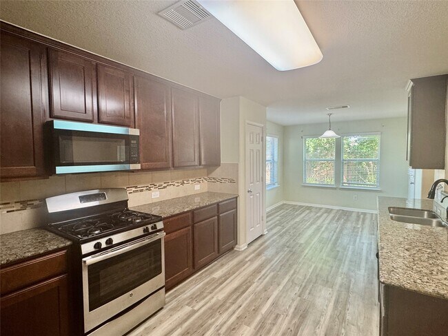 Building Photo - 1205 Quarterhorse Dr