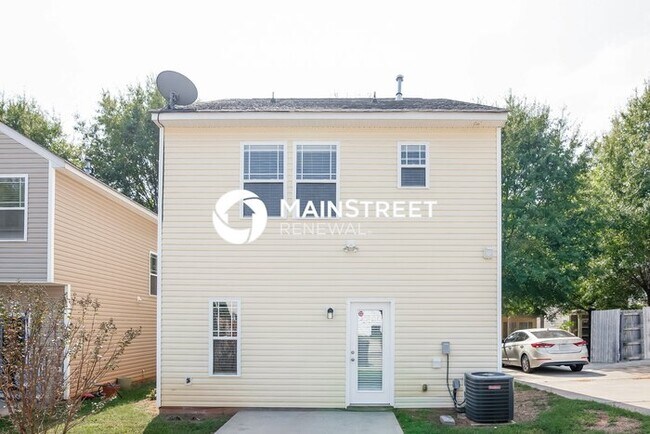 Building Photo - 3 Bedroom Pet-Friendly Home in Huntersville, NC with Main Street Renewal