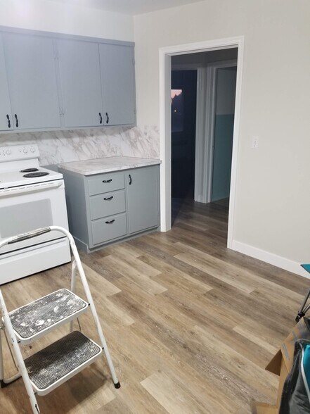 Large Kitchen - 170 N Harrison Blvd Main