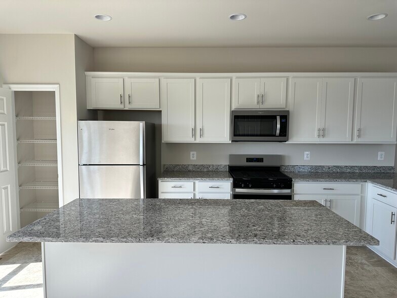 Building Photo - 108 Bamboo Shoot Ln