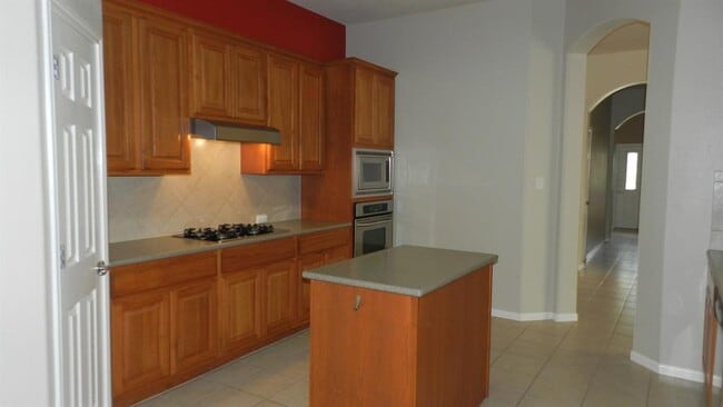 Building Photo - 613 Hickory Run Dr