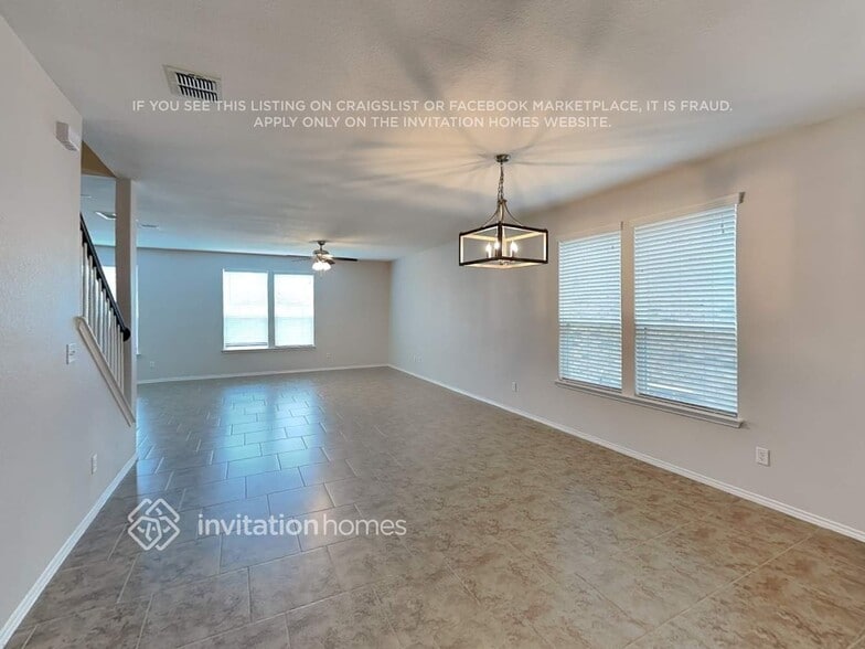 Building Photo - 1607 Crown Daisy