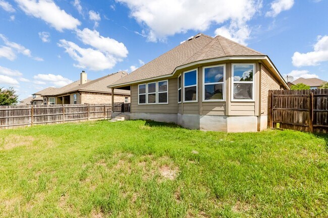 Building Photo - 820 Vintage Wy