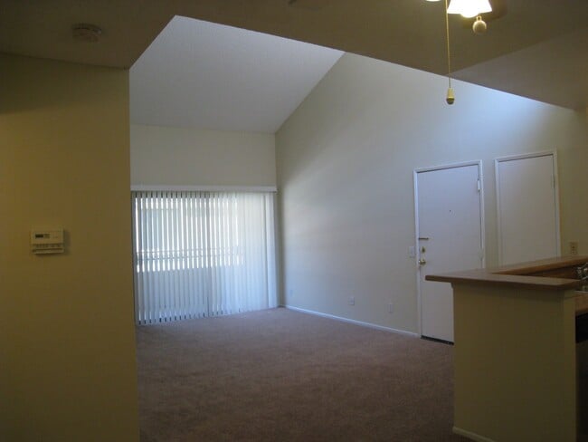 Building Photo - SPARKLING CONDO, UPPER UNIT!