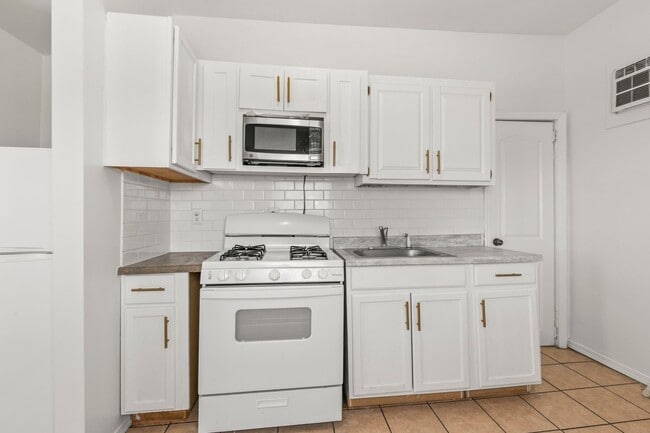 Building Photo - 5422 S 23rd St