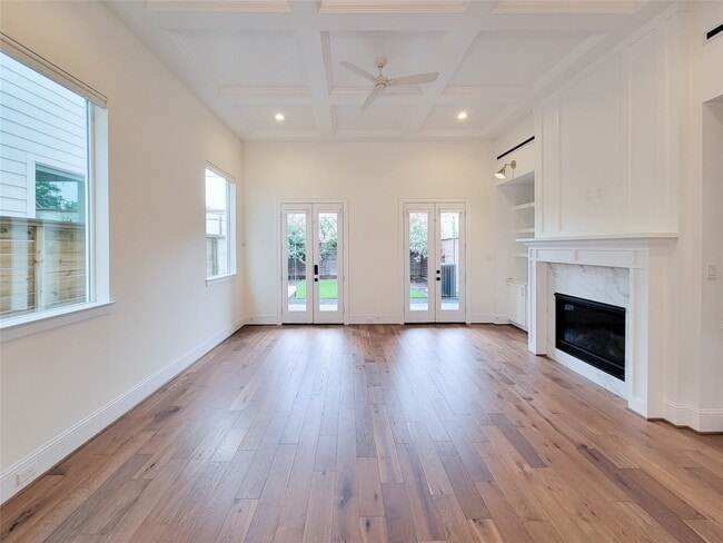 Building Photo - 533 W 27th St