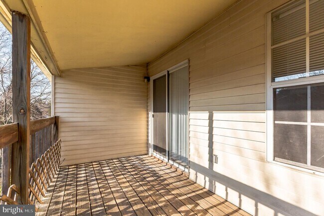 Building Photo - 65 Sandybrook Dr