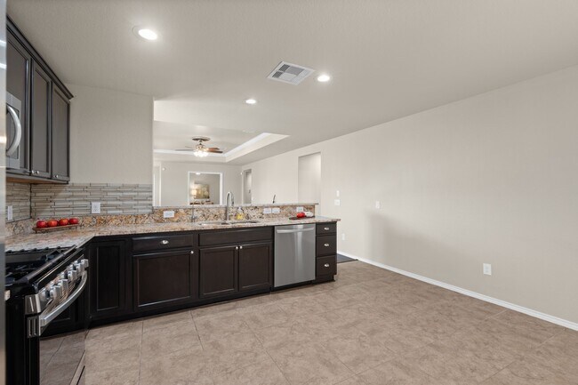 Building Photo - 2811 Cone Flower Dr