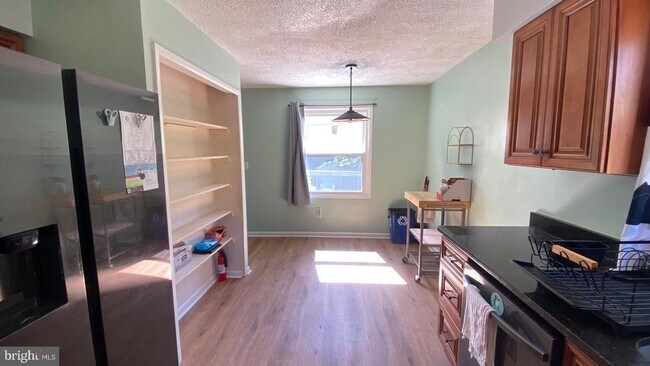 Building Photo - 642 Parkland Pl