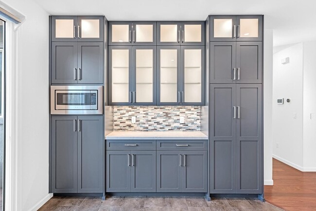 Building Photo - 533 Channel Ct