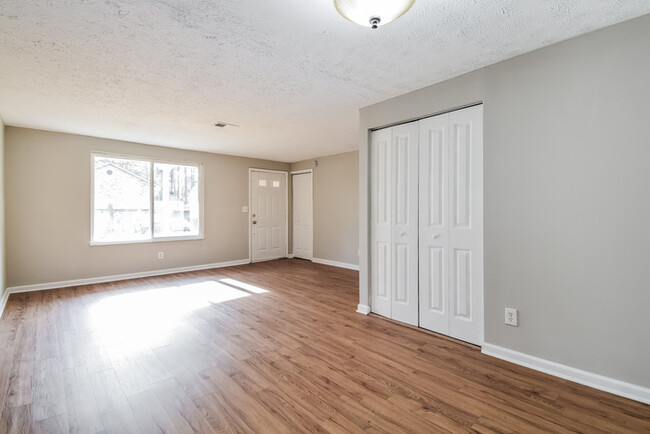 Building Photo - 3 Bedroom Atlanta Home