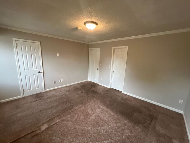 Building Photo - 5547 St James St