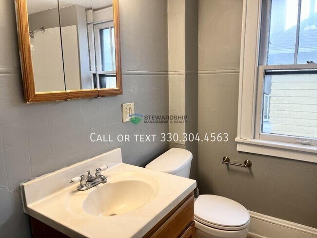 Building Photo - 1012 Brown St