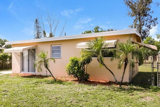 Building Photo - 5641 Honeysuckle Dr