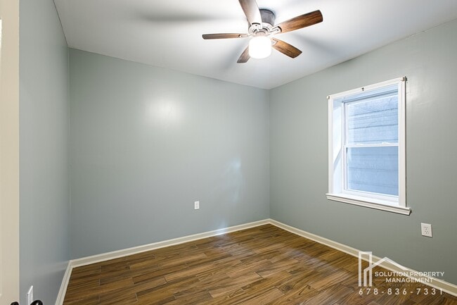 Building Photo - 4979 Paris Ave