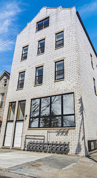 Building Photo - 1900 W 17th St