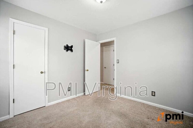 Building Photo - 235 Abingdon Cir
