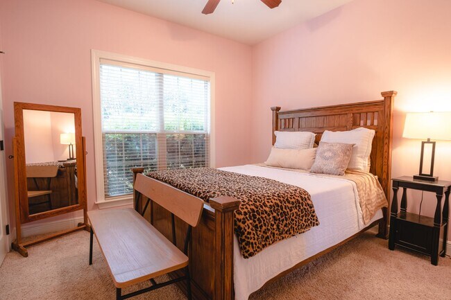 Building Photo - Solamere Subdivision