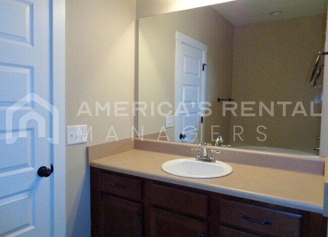 Building Photo - DEPOSIT PENDING!!! Town Home in Gardendale...