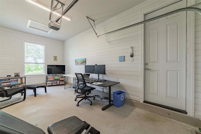 Building Photo - 104 Lazy Oak Pl