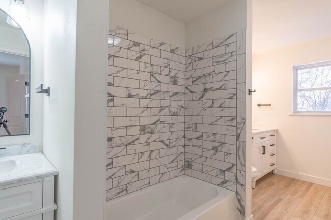 Building Photo - 3 Bedroom Single Family