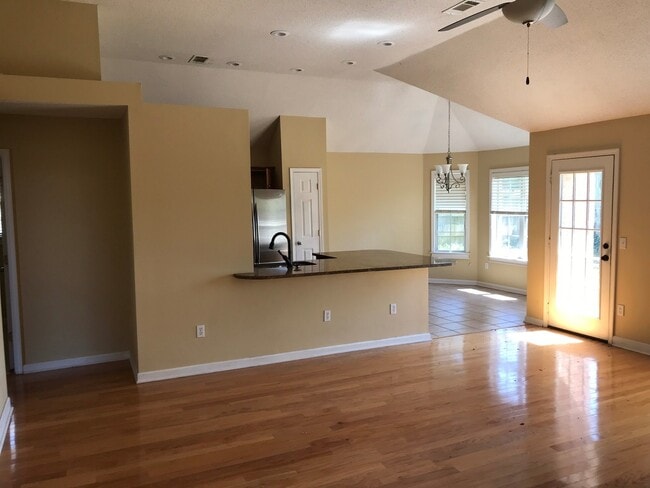 Building Photo - 495 Alexa Dr