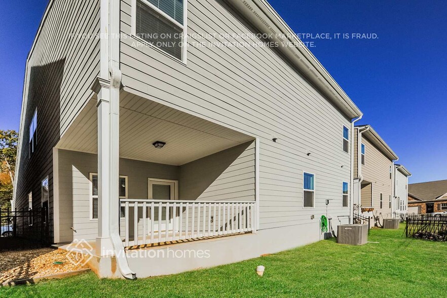 Building Photo - 132 Hickory Village Cir