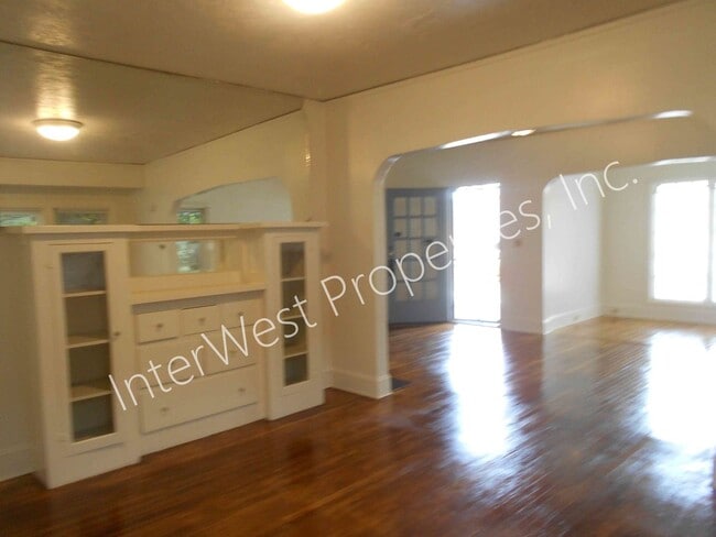 Building Photo - 2 Bedroom Home in the Alberta area with To...