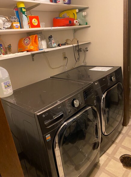 Building Photo - 512 E 16th Ave