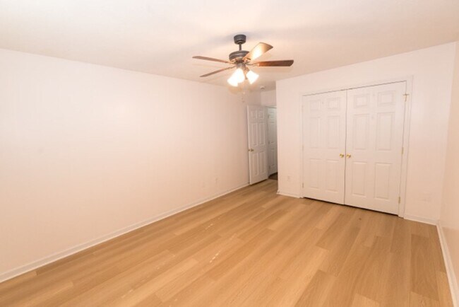 Building Photo - Charming 3-Bedroom, 2-Bath Home with Vault...