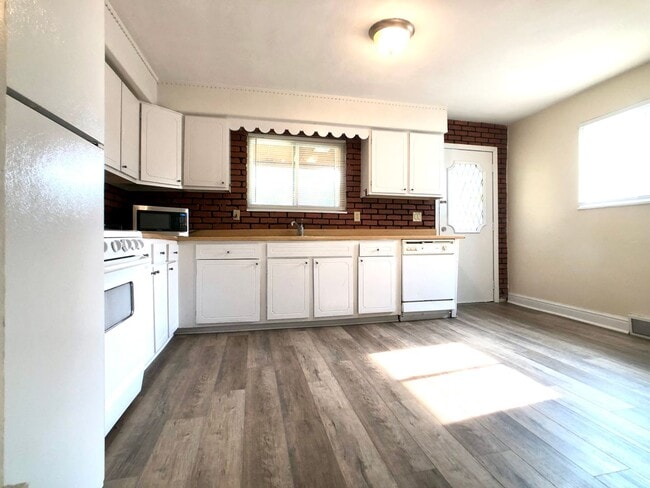 Building Photo - Mt Washington, 2 Bed 1.5 Bath House with Parking, A/C, Patio and More!
