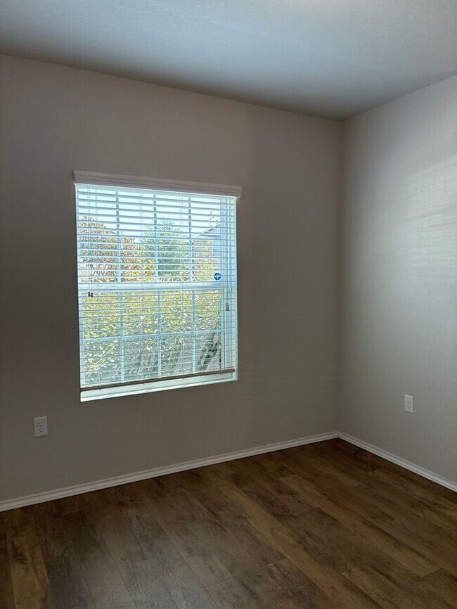 Building Photo - Charming 4 beds 2.5 baths in San Antonio!