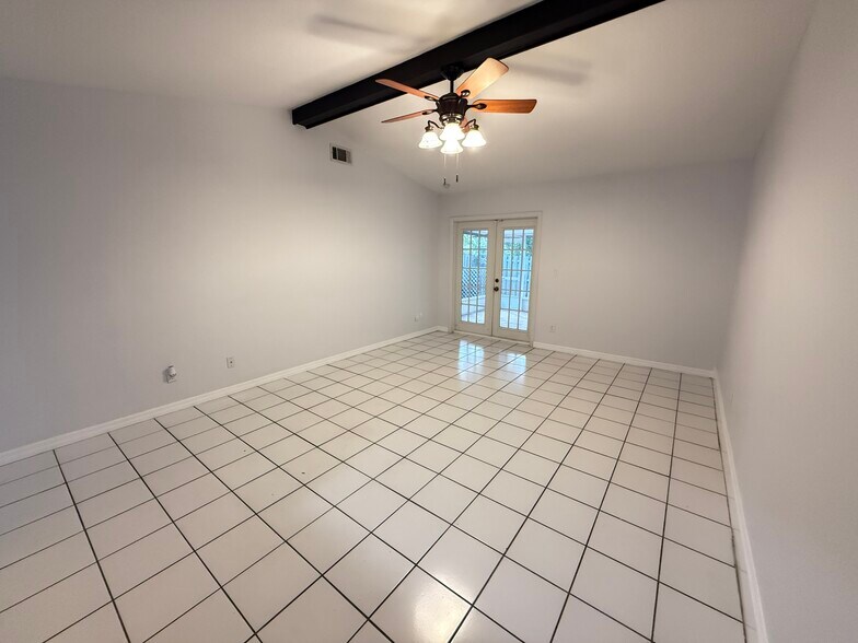 Building Photo - 5106 Gainesville Dr